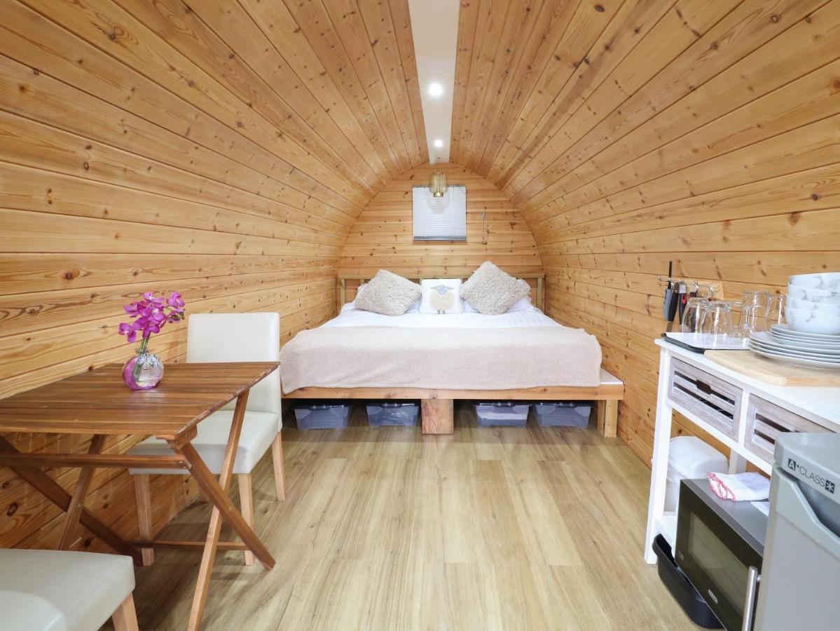 The Pod At Bank House Farm Villa Stafford Exterior photo